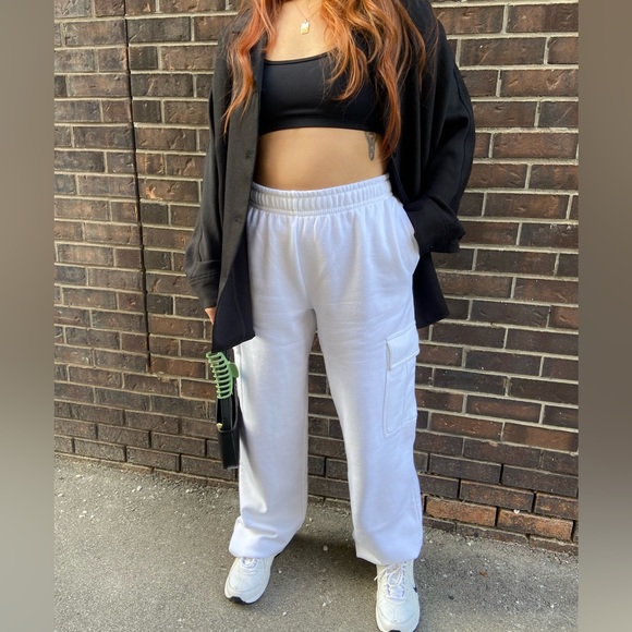 Aritzia TNA Cargo Sweatpants - Picture 4 of 4